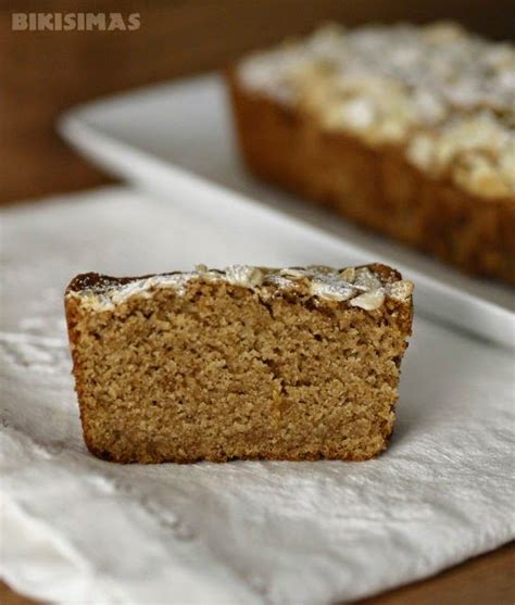 Bizcocho vegano con semillas de lino y frutas