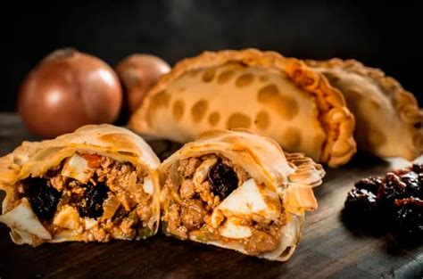 Ingredientes para empanada de cerdo con espinacas y pasas