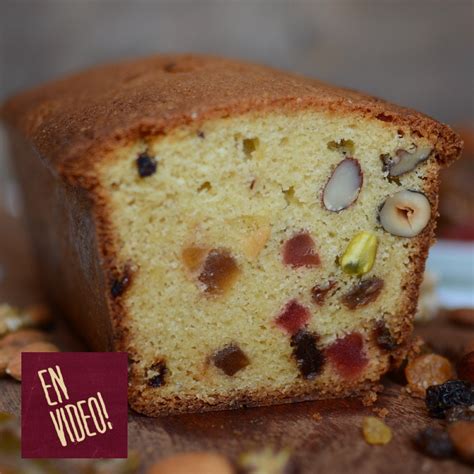 Budín inglés con frutos secos y frutas abrillantadas