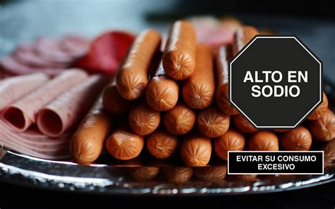 Infografía sobre el contenido de sodio en salchichas