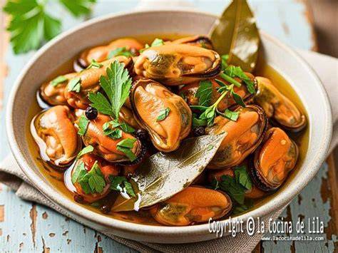 Plato de mejillones en escabeche con gel de perejil