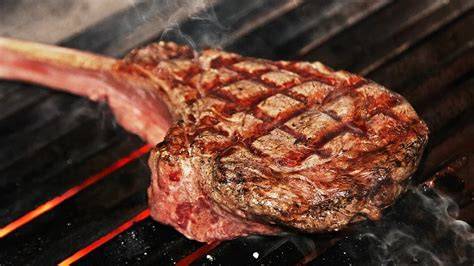 Cortes de carne de ternera, incluyendo chuletón, tomahawk y t-bone