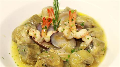 Alcachofas con almejas y gambas