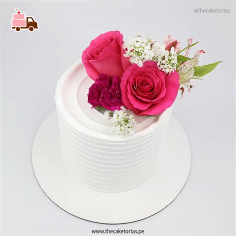 Torta con acabado rústico de chantilly