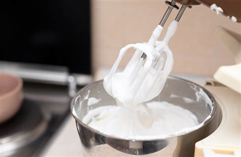 Proceso de batido de claras para tortitas
