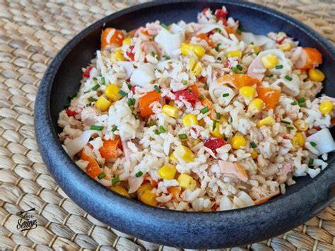 Ingredientes frescos para ensalada de arroz
