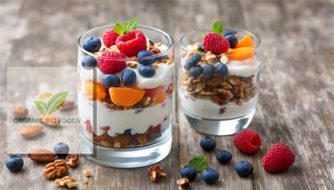 Ilustración de frutas frescas como plátanos y manzanas, frutos secos y yogur natural