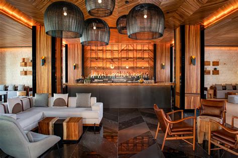 Interior del Bar Nuevo Salamanca, mostrando su ambiente acogedor y moderno