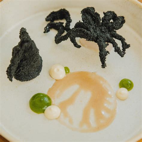 Plato de trufas de chipirón de Novu, destacando su original presentación