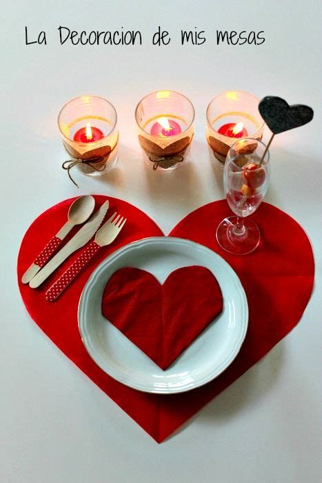 Mesa de San Valentín con crepes en forma de carta