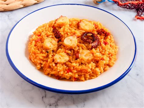 Arroz con pulpo listo para servir