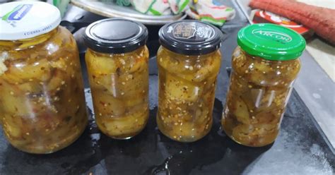 Frascos de berenjenas en escabeche
