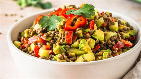 Ensalada de lentejas, aguacate y mango
