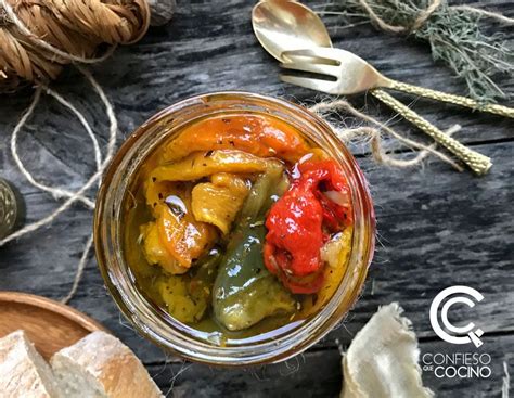 Frascos de pimientos asados en aceite
