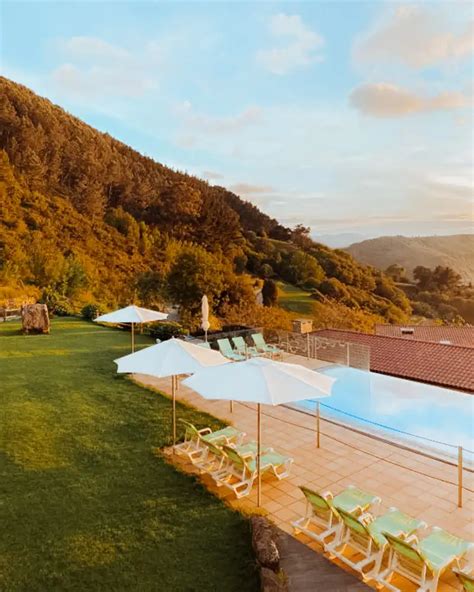 Interior acogedor de un agroturismo en el País Vasco