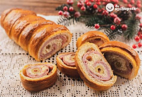 Pan de jamón venezolano recién horneado