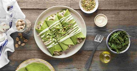Crepes verdes horneadas con queso cheddar
