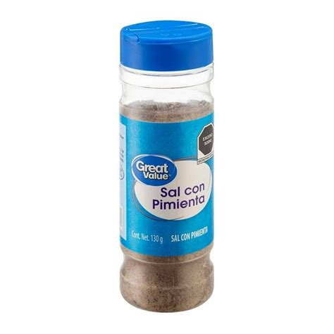 Interior de la tienda Sal y Pimienta con productos expuestos