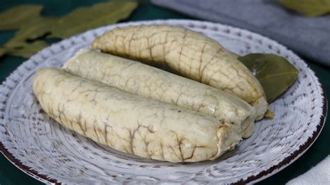 Huevas de merluza cocidas y cortadas en rodajas