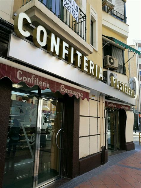 Fachada de la confitería Consuegra en Murcia