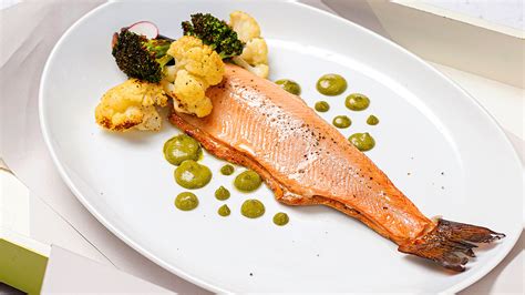 Plato de trucha ahumada y salmón ahumado