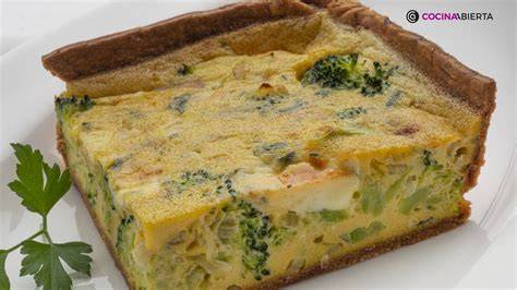 Molde con brócoli y queso listo para hornear
