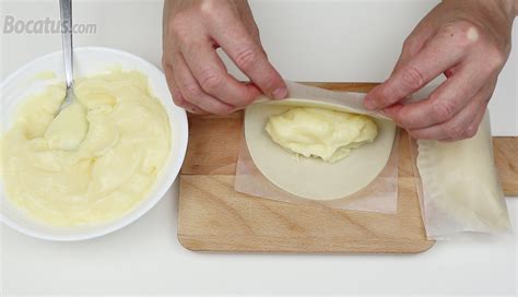 Formando empanadillas de crema