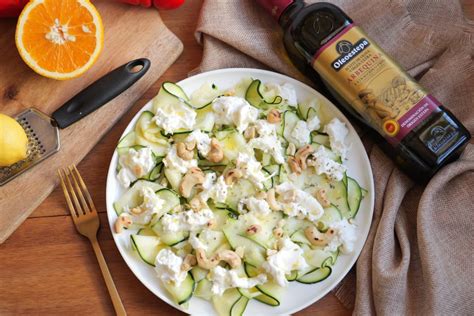 Ensalada de calabacín, feta y frutos secos