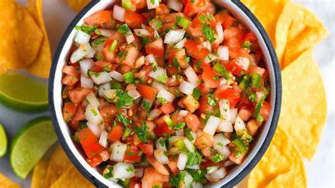 Preparación del Pico de Gallo