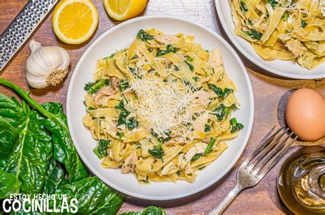 Tallarines con pollo y espinacas