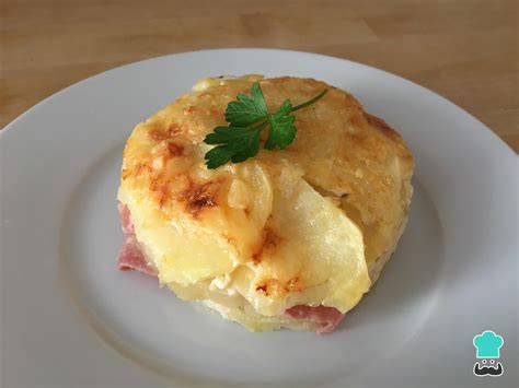 Patatas al horno con jamón york y queso