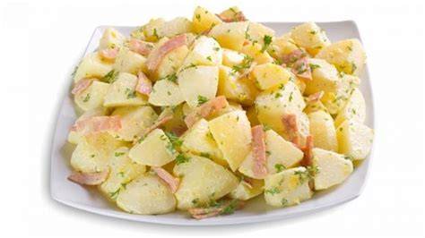 Ensalada de patatas con jamón york y huevo