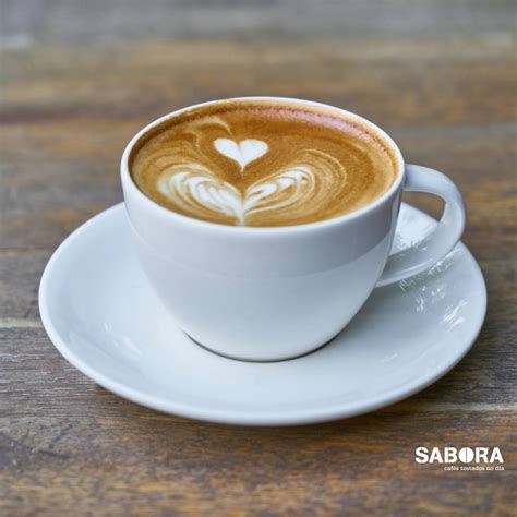 Taza de café de especialidad con latte art