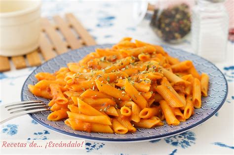 Ingredientes para macarrones con tomate