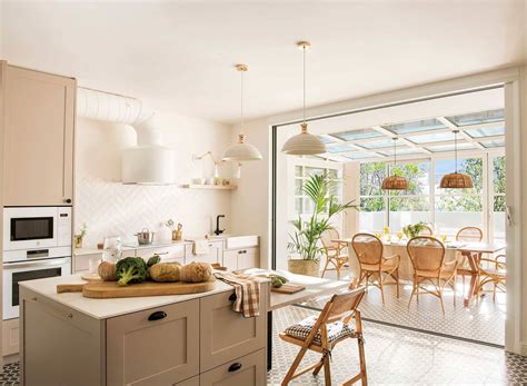 Ejemplo de comedor contemporáneo integrado con área de parrilla