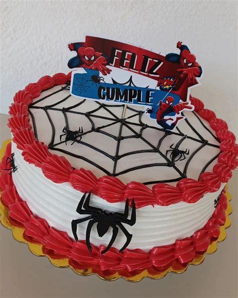 Pastel redondo del Hombre Araña para niños pequeños