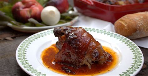 Codillo de cerdo cocido en olla
