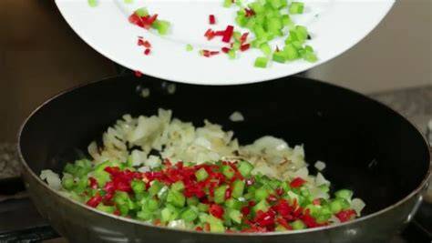 Refrito de cebolla, ajo y pimiento