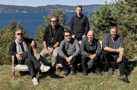 Imagen de Thomas Andersen, teclista y líder de Gazpacho, en su entorno natural en Noruega.
