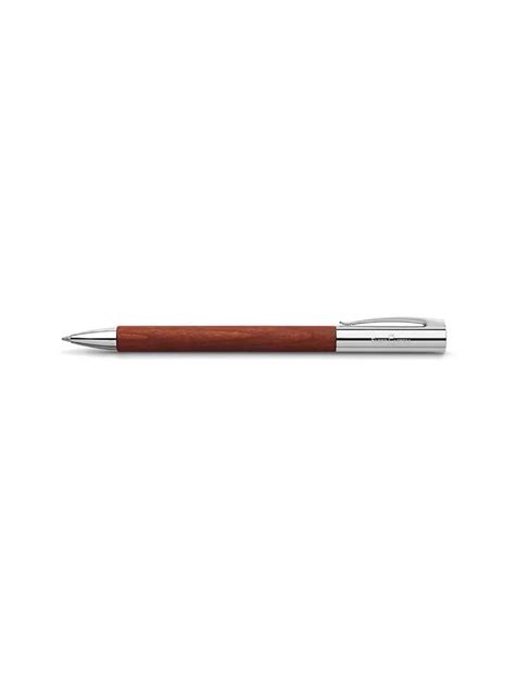 Faber-Castell Ambition Pearwood con la tapa acoplada