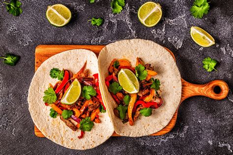 Untando tahini en la fajita