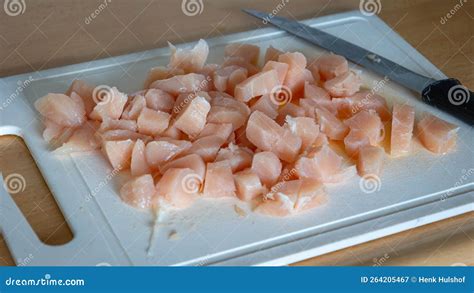 Pechuga de pollo cortada en dados