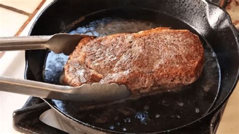 Sellar la carne en la cocotte