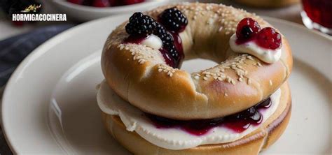 Bagel con queso crema y fresas