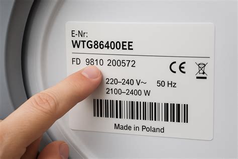 Etiqueta con modelo y número de serie de un electrodoméstico
