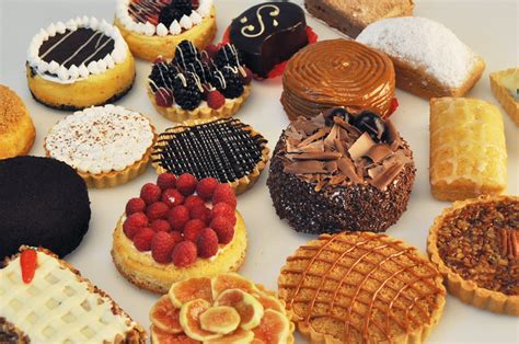 Variedad de pasteles y tartas artesanales