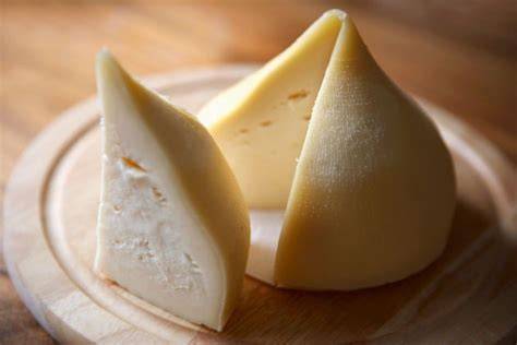 Queso de Tetilla en su forma cónica característica