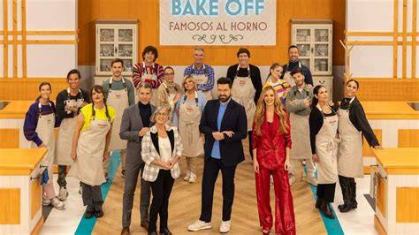 Presentadora Paula Vázquez en el plató de Bake Off: Famosos al Horno