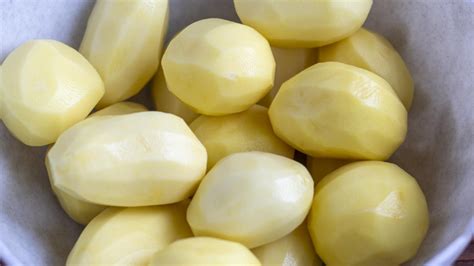 Patatas peladas y troceadas listas para cocer