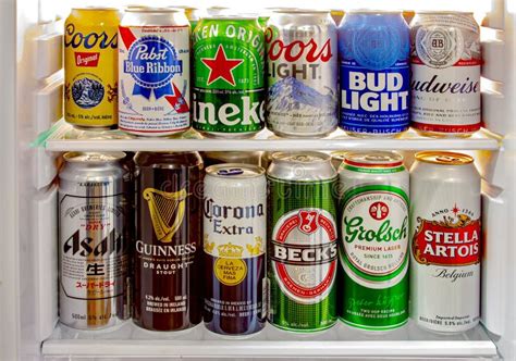 Grifo de cerveza con varias cervezas artesanales en un evento